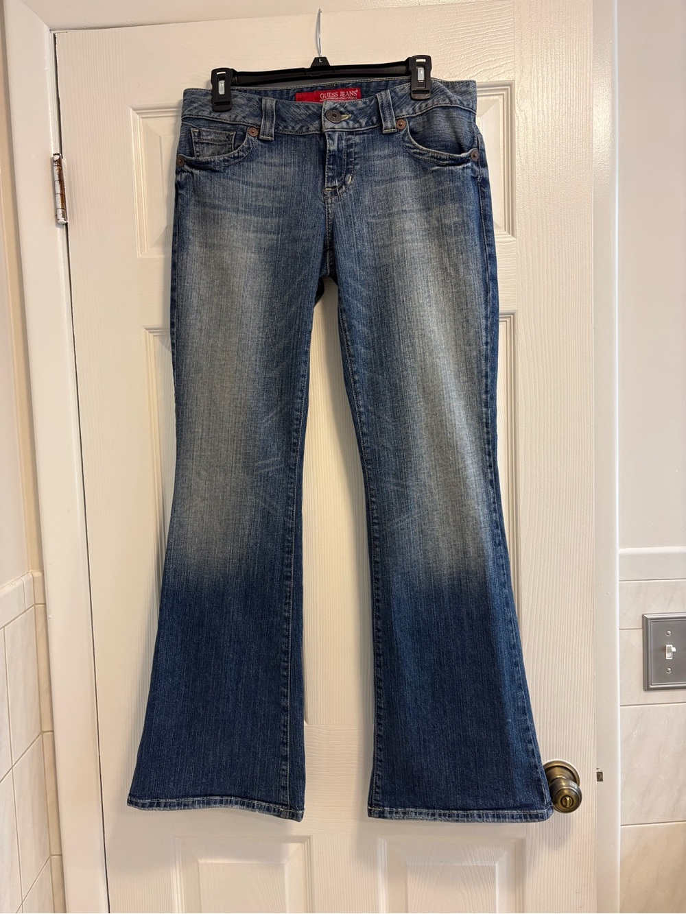 Guess Women's Medium Blue Flared Jeans low rise size 30 x 33 size 6-8